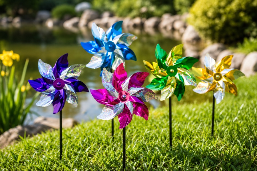 Reflective garden pinwheels